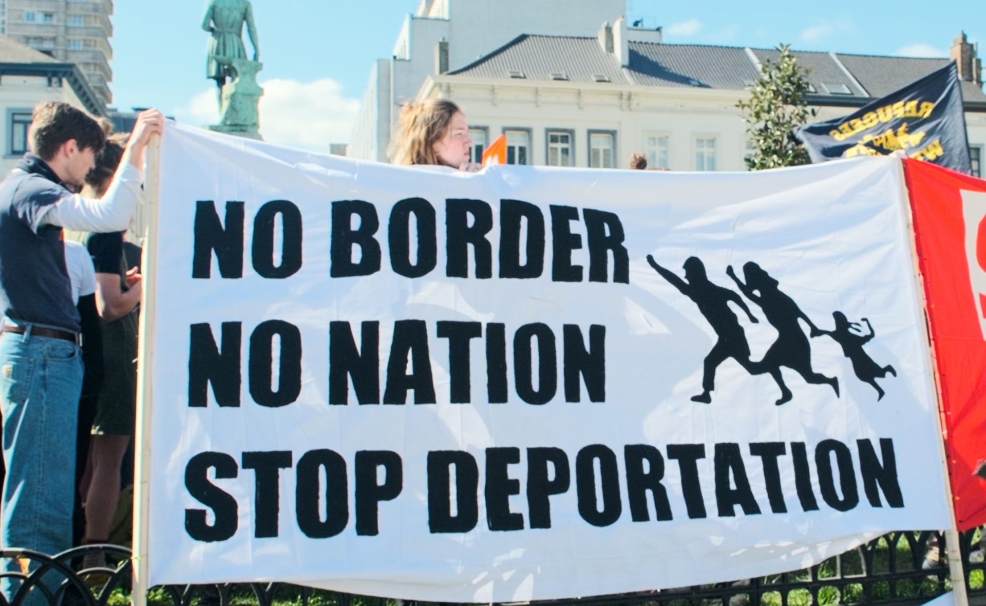 MONTAGE-ABOLISH-FRONTEX.00_00_20_20.Still002